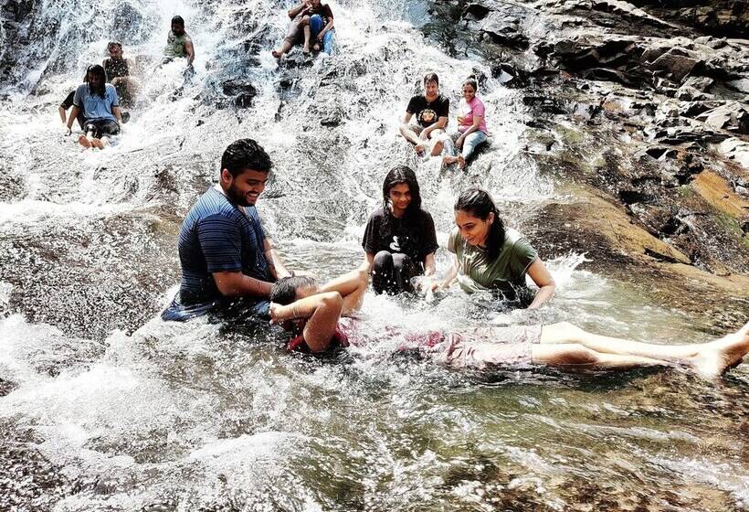 Хостел Tents N' Trails