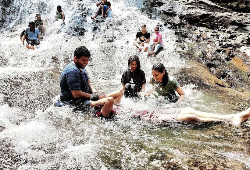 Хостел Tents N' Trails