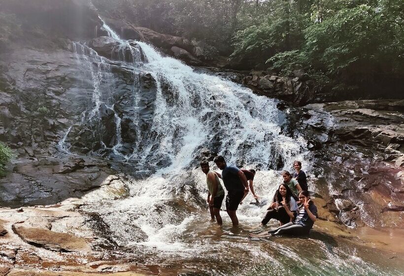 Хостел Tents N' Trails