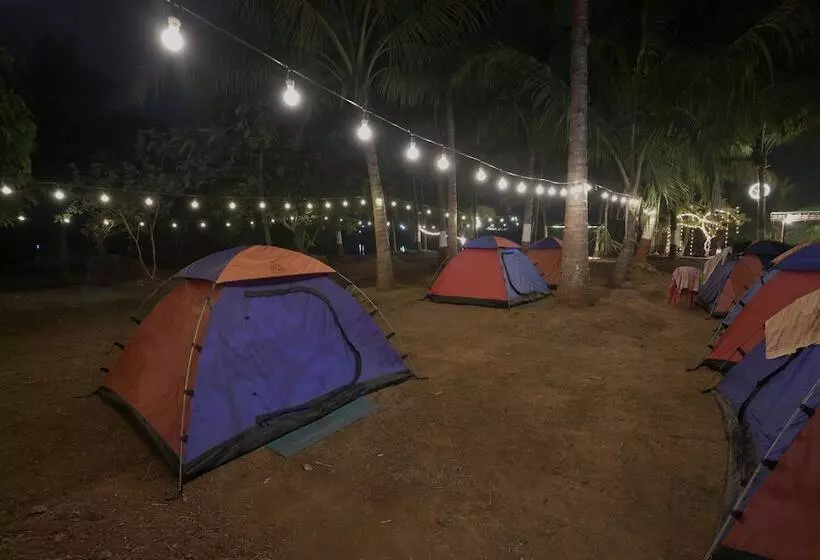 簡易ホテル Tents N' Trails