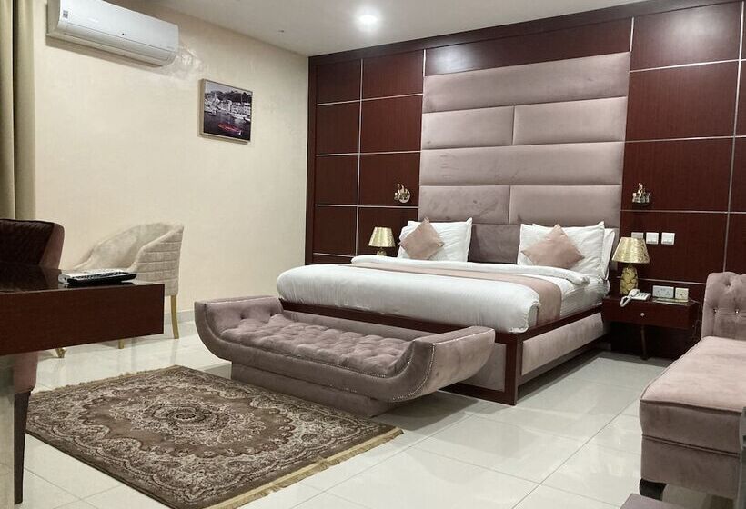 Mont Kalm Hotel And Suites