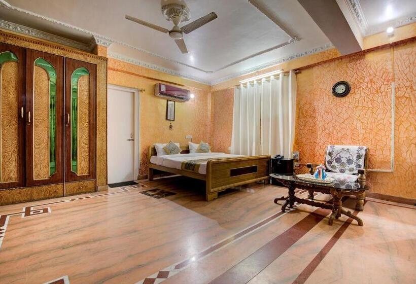 בית מלון כפרי Oyo 18345 A S Palace