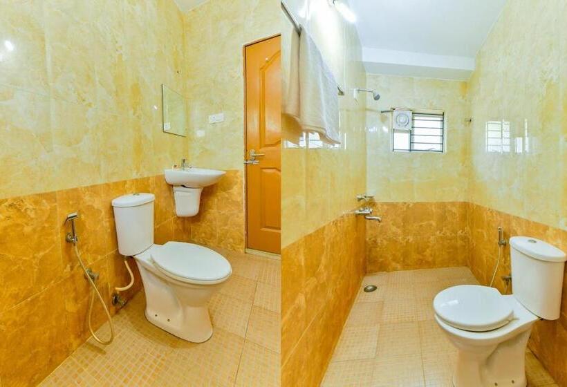 בית מלון כפרי Oyo Flagship Uthradam Towers