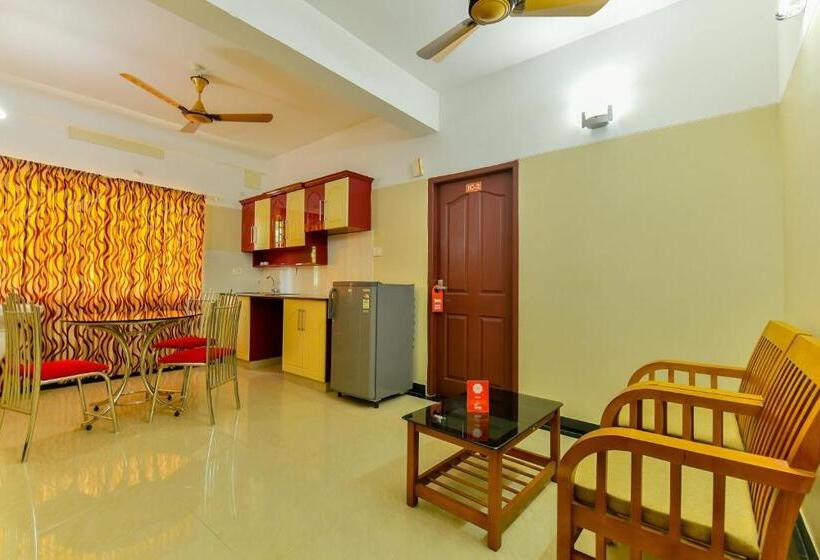 בית מלון כפרי Oyo Flagship Uthradam Towers