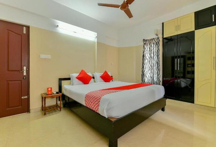 בית מלון כפרי Oyo Flagship Uthradam Towers