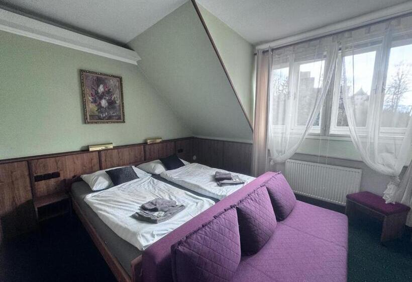 فندق Penzion Landštejnský Dvůr