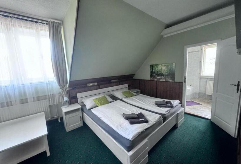 فندق Penzion Landštejnský Dvůr