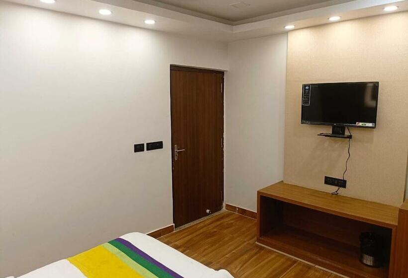 Fabhotel Shaurya Inn