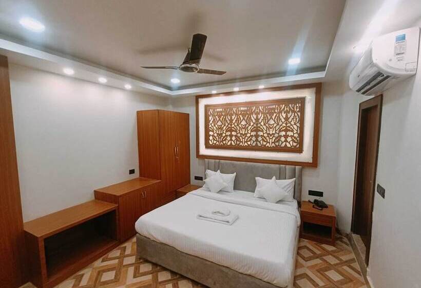 Fabhotel Shaurya Inn