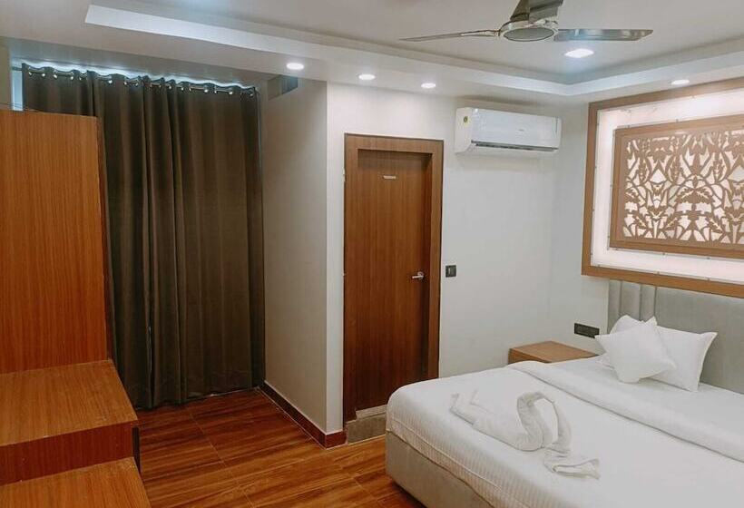 Fabhotel Shaurya Inn