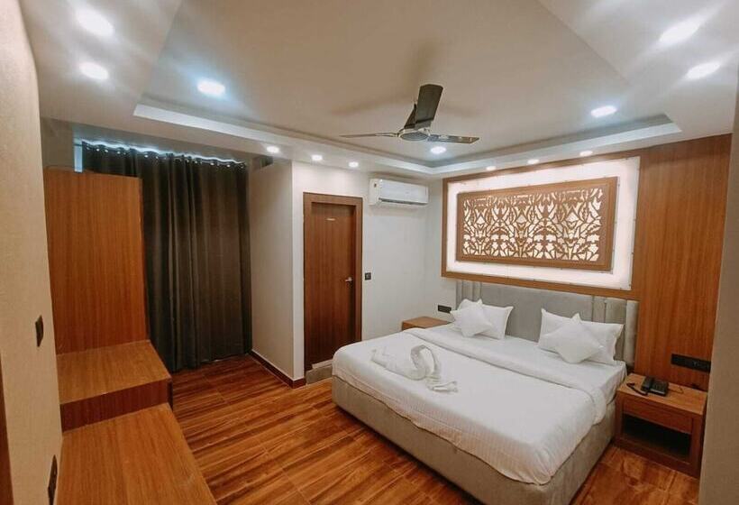 Fabhotel Shaurya Inn