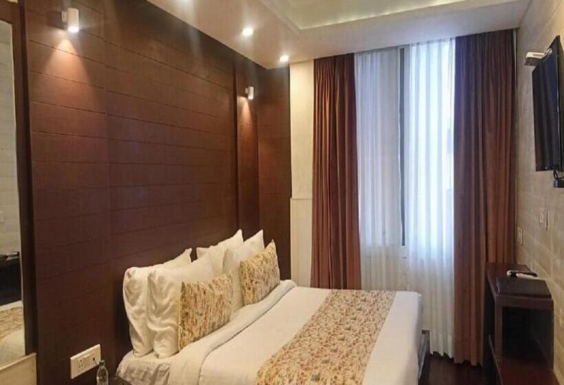 Hotel Yashshree Mussoorie Mall Road