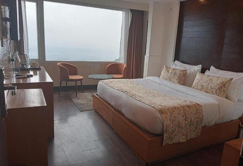 Hotel Yashshree Mussoorie Mall Road