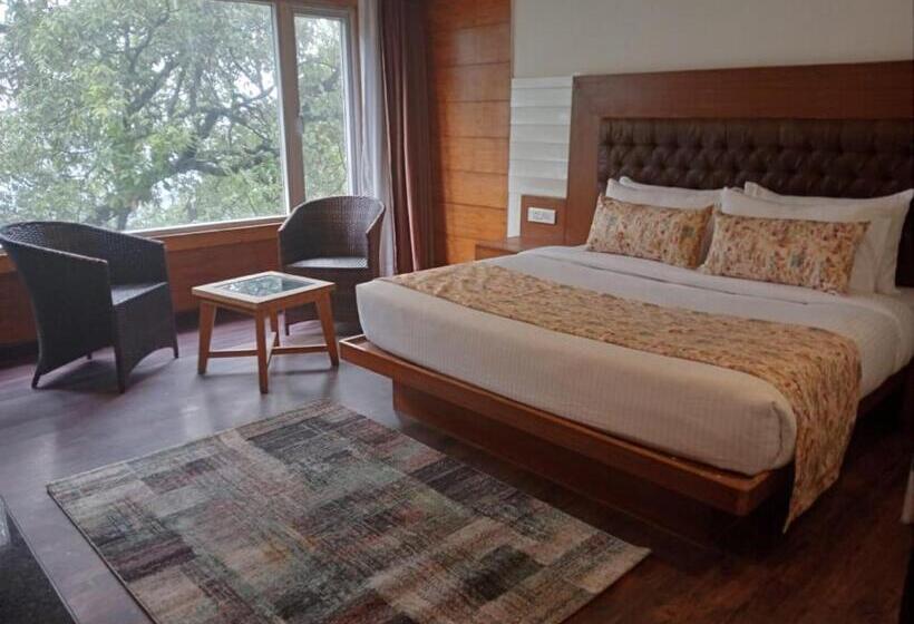 Hotel Yashshree Mussoorie Mall Road