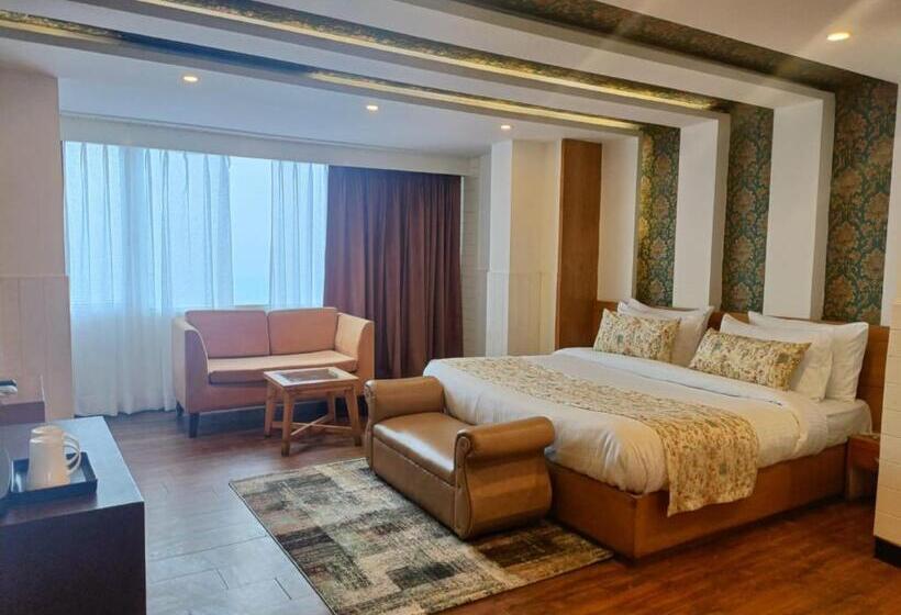 Hotel Yashshree Mussoorie Mall Road