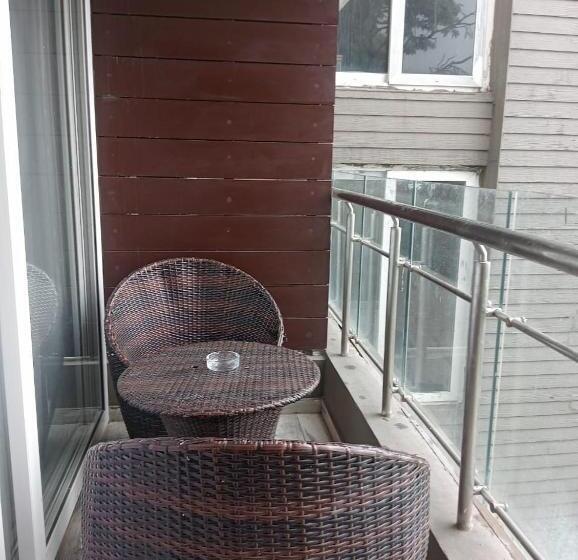 Hotel Yashshree Mussoorie Mall Road