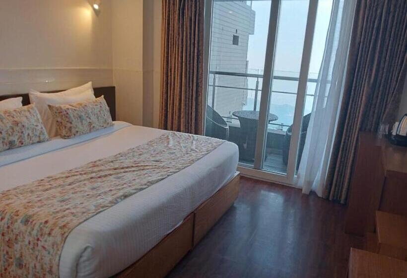 Hotel Yashshree Mussoorie Mall Road