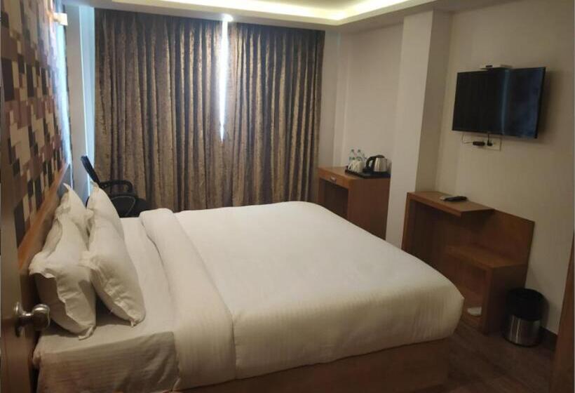 Hotel Yashshree Mussoorie Mall Road