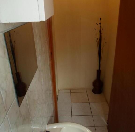 پانسیون Hardrock Guest House