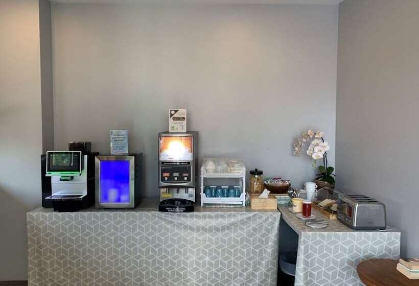 Atom Phuket Hotel Sha Plus