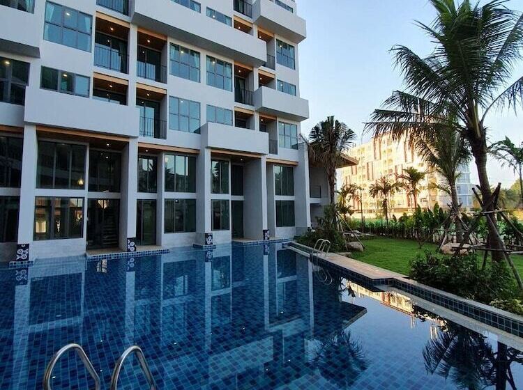 Atom Phuket Hotel Sha Plus