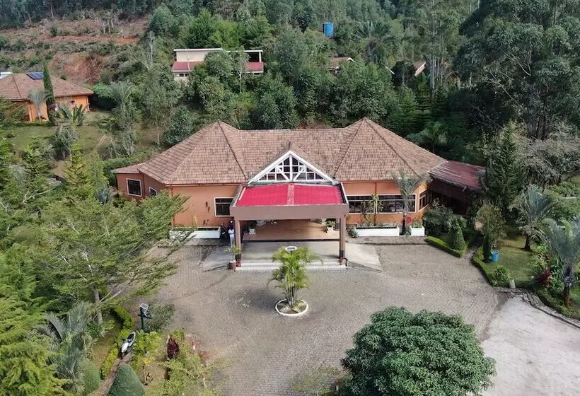 هتل Andasibe Cyperus