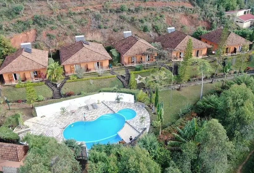 هتل Andasibe Cyperus