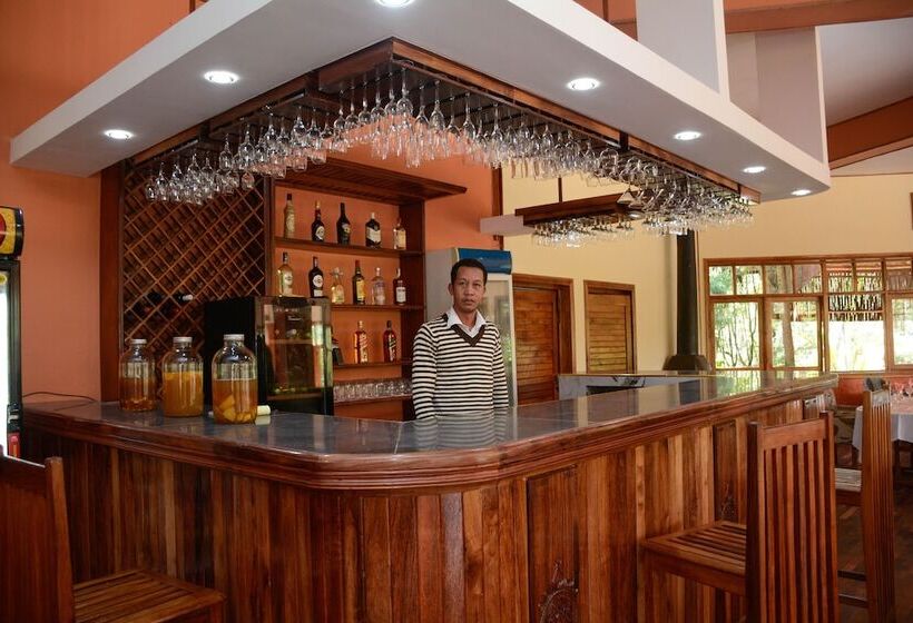 هتل Andasibe Cyperus