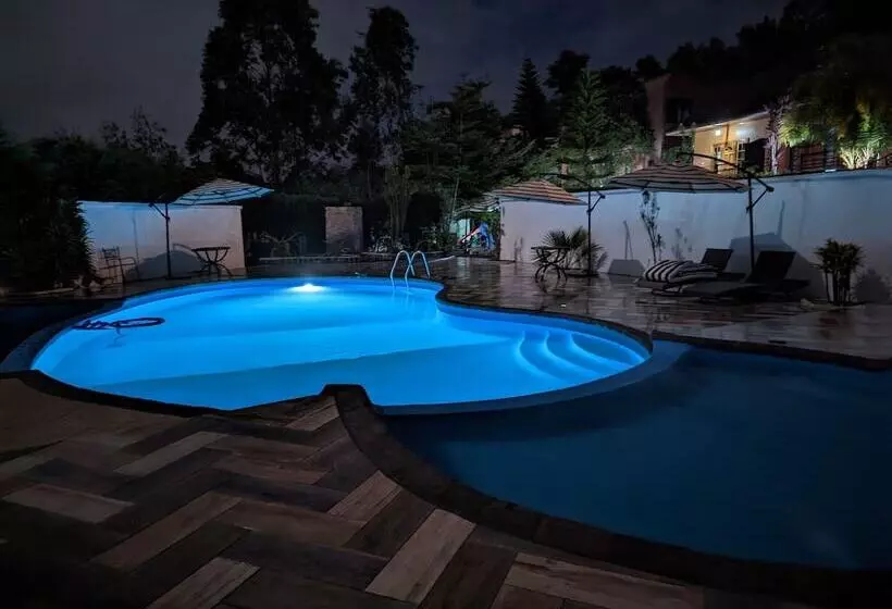 هتل Andasibe Cyperus