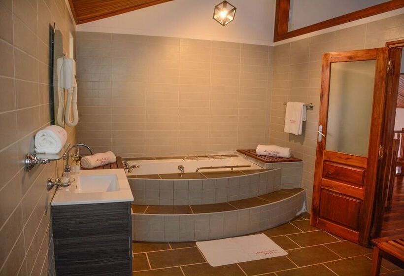 هتل Andasibe Cyperus