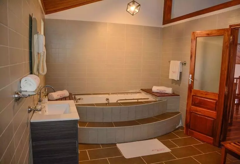 هتل Andasibe Cyperus