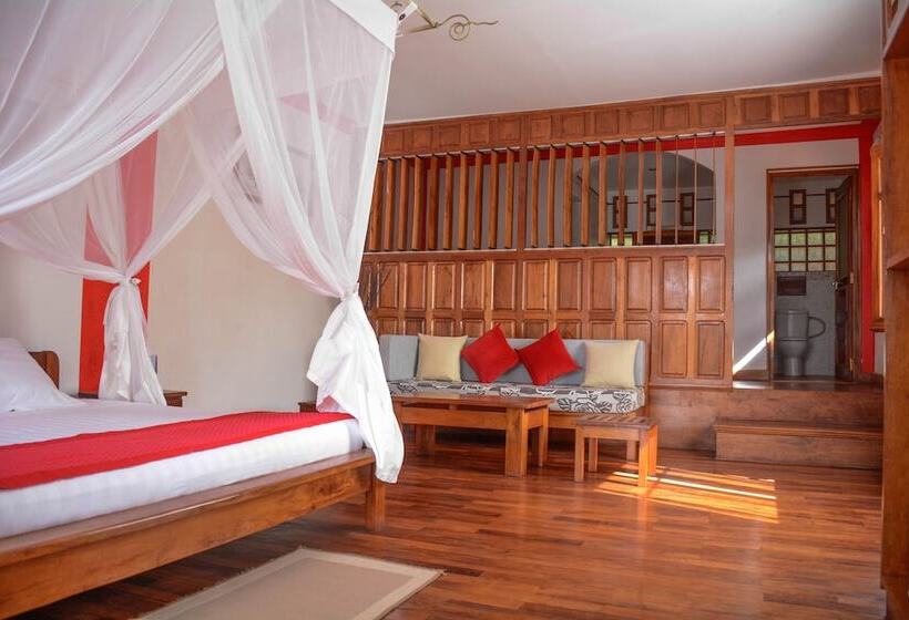 هتل Andasibe Cyperus