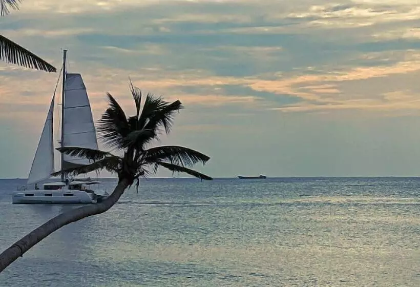 هتل Anna Beach Phu Quoc