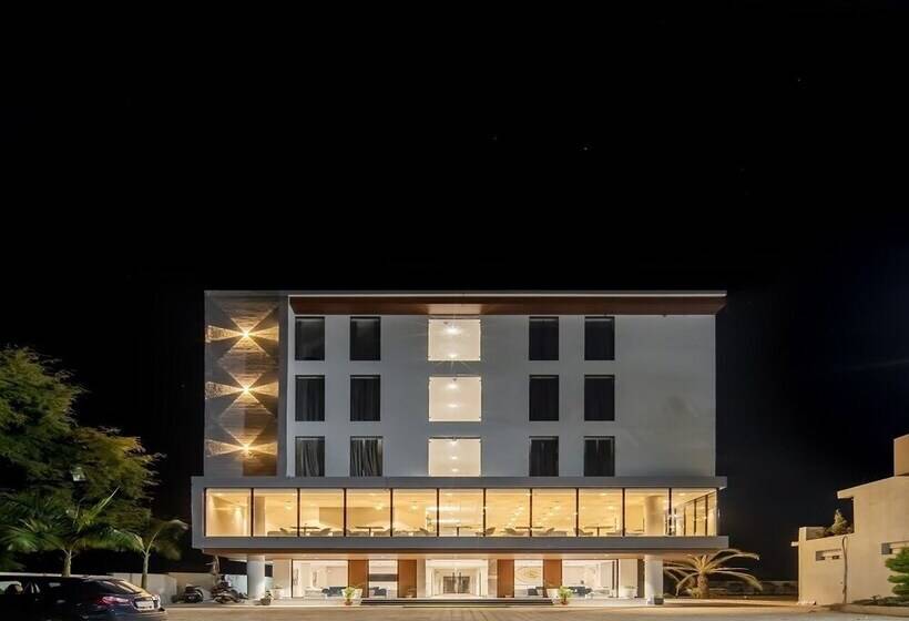 ホテル Bafna Lawn