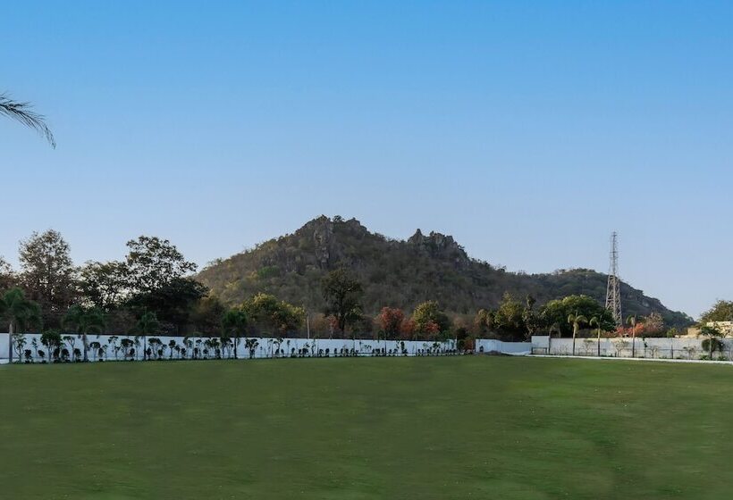 ホテル Bafna Lawn