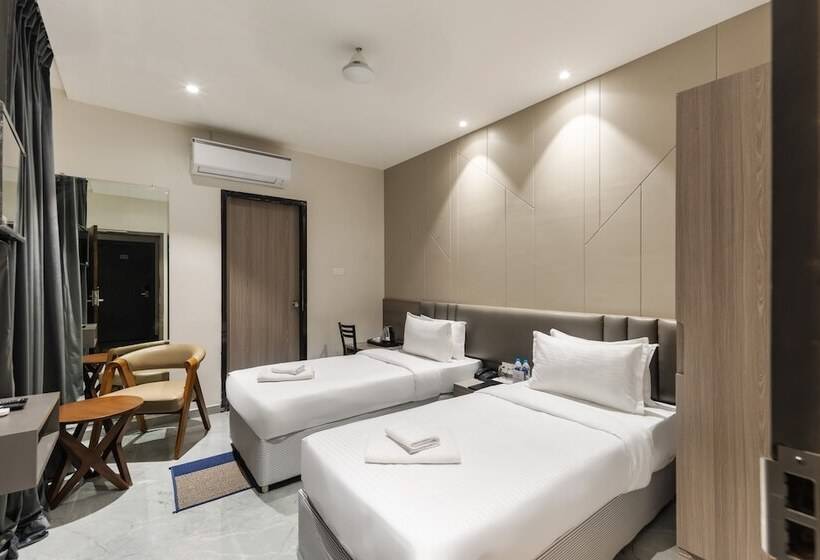 ホテル Bafna Lawn