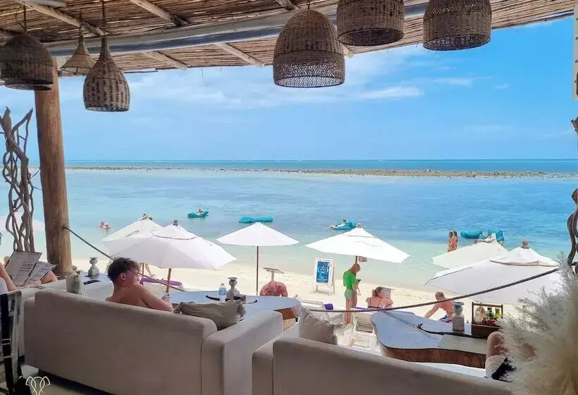 Hotelli Elephant Beach Club & Resort Samui