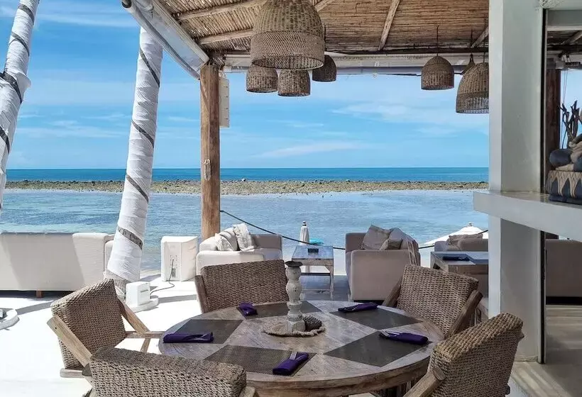 Hotelli Elephant Beach Club & Resort Samui