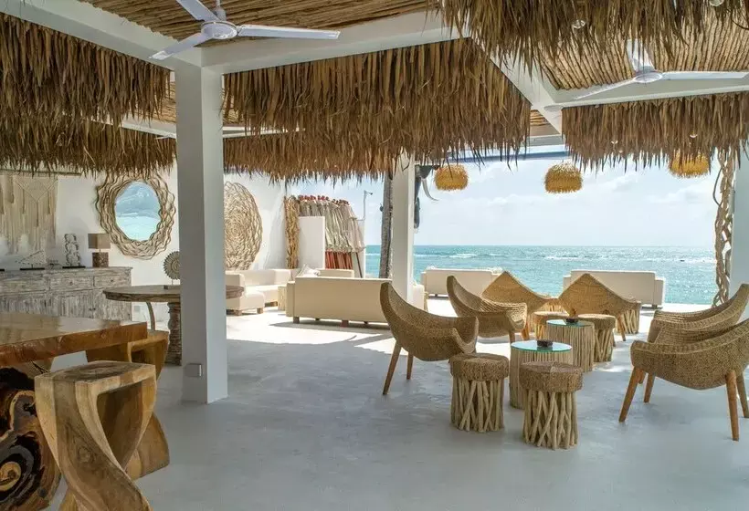 Hotelli Elephant Beach Club & Resort Samui