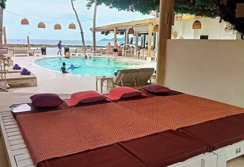 Hotelli Elephant Beach Club & Resort Samui