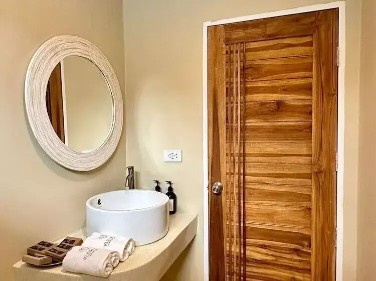 Hotelli Elephant Beach Club & Resort Samui