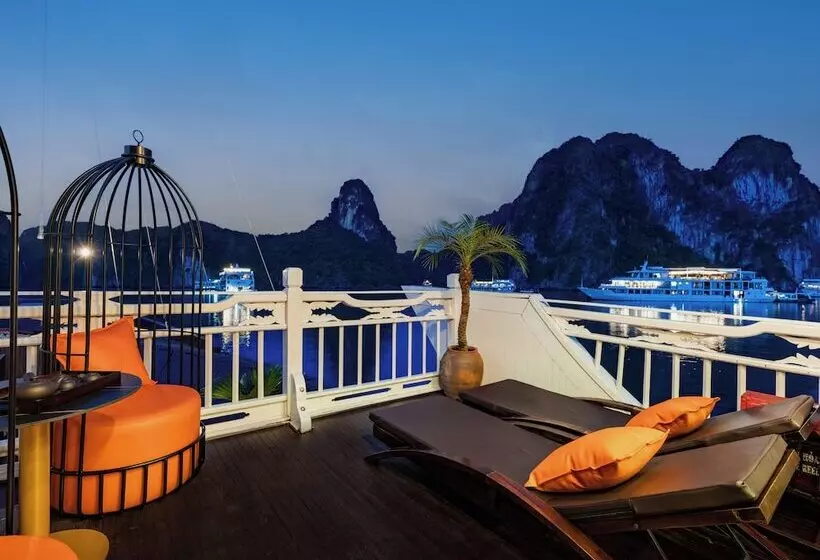 هتل Hera Classic Boutique Cruises