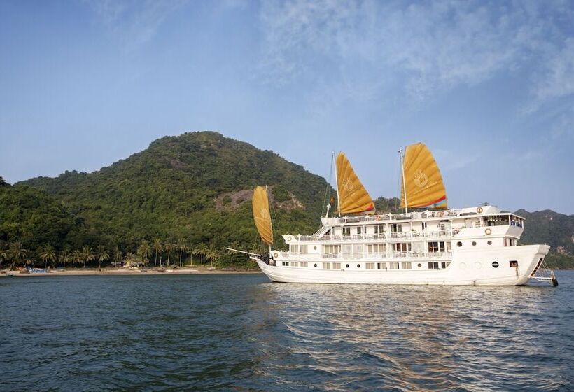 هتل Hera Classic Boutique Cruises