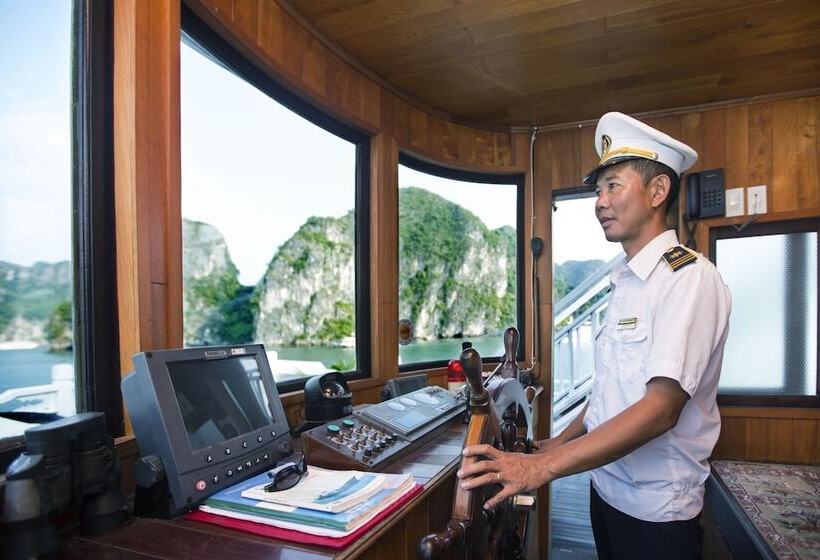 هتل Hera Classic Boutique Cruises