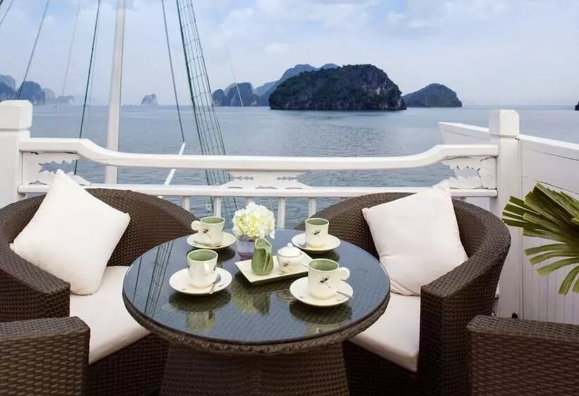 هتل Hera Classic Boutique Cruises