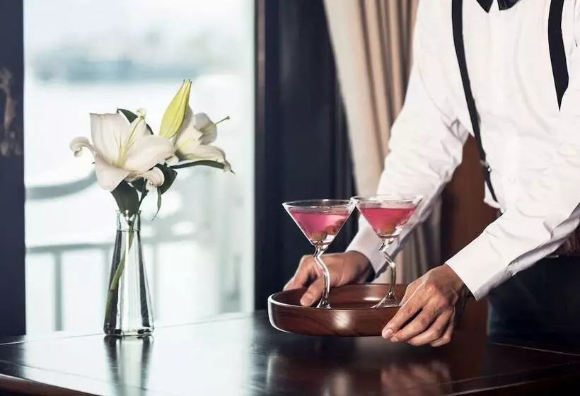 هتل Hera Classic Boutique Cruises