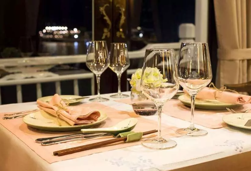 هتل Hera Classic Boutique Cruises