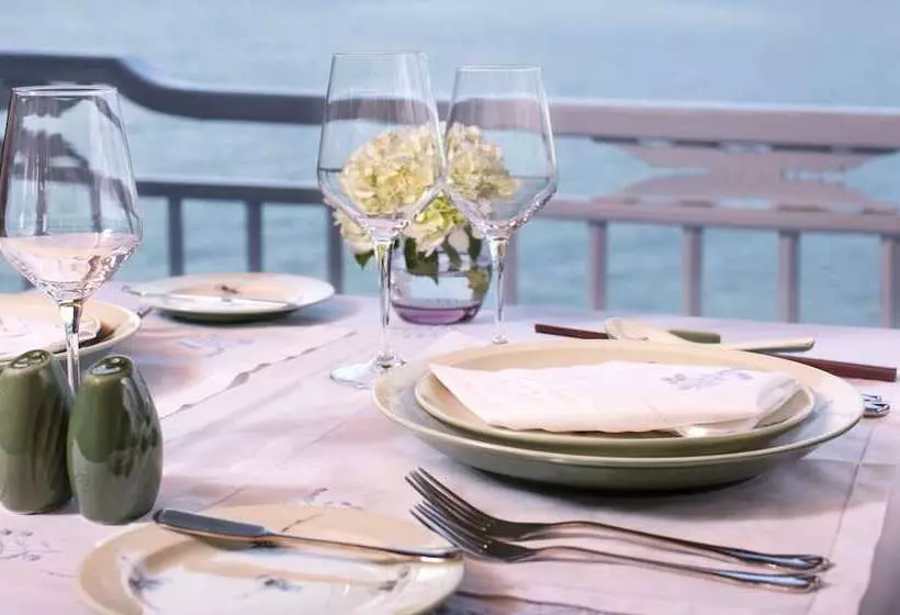 هتل Hera Classic Boutique Cruises