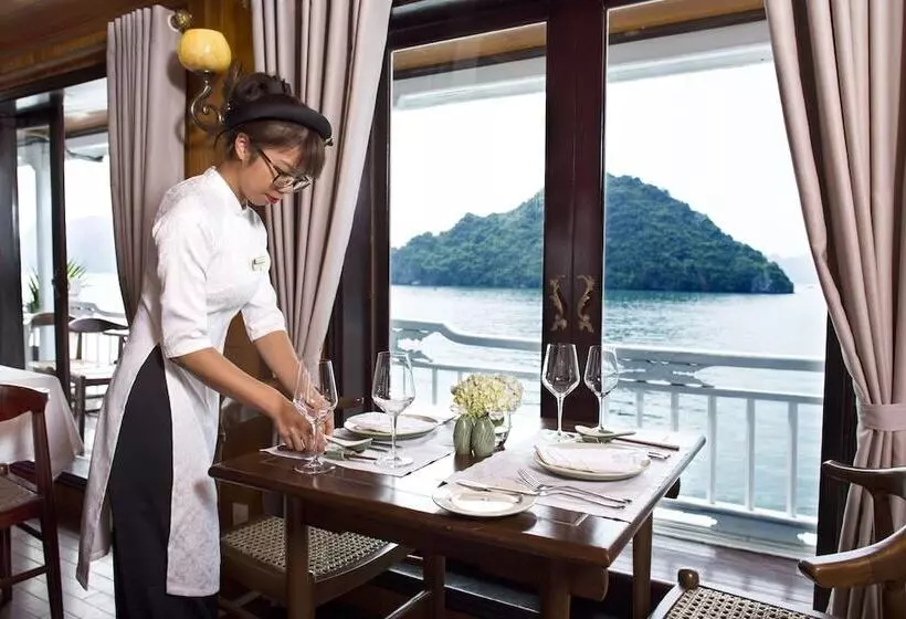 هتل Hera Classic Boutique Cruises