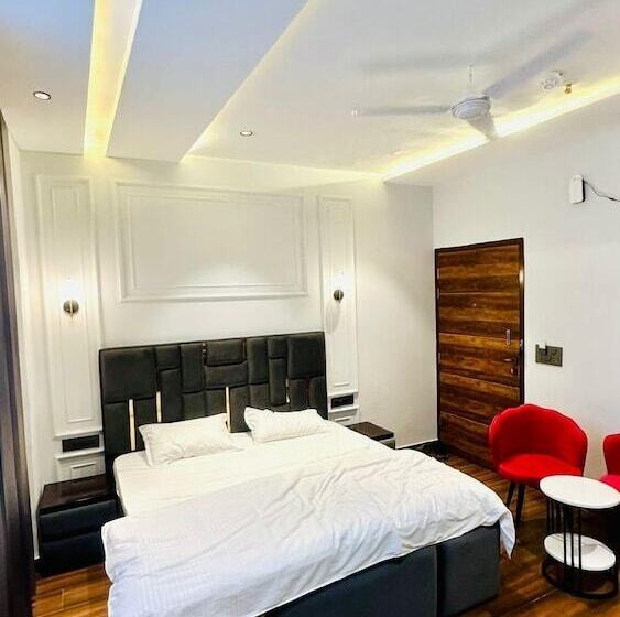 בית מלון כפרי Primrose   Patiala